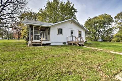 Charming Neenah House w/ Porch on Lake Winnebago! House in Neenah