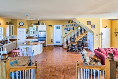 Indian Rocks 'Lizard Lair' 350 ft from the Beach! Condo in Indian Rocks Beach