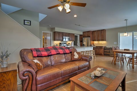 30 Mi to Crested Butte: Dog-Friendly Home By River House in Gunnison