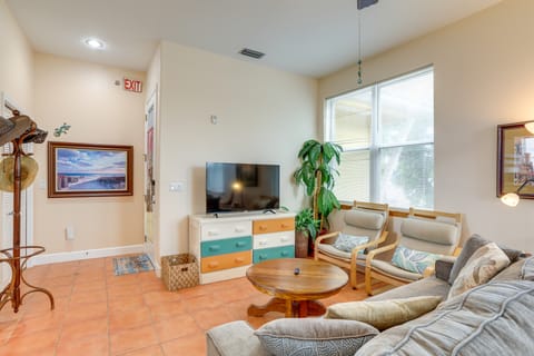 Indian Rocks Vacation Rental Condo: Steps to Beach Apartment in Indian Rocks Beach