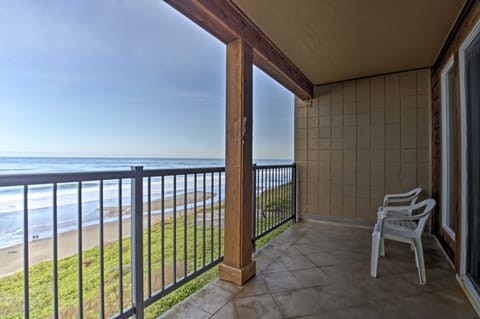 Lincoln City Vacation Rental w/ Pool & Ocean Views Condo in Lincoln Beach