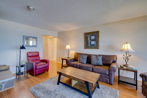 Resort Lincoln Condo w/ Ocean Views & Pool Access! Apartment in Lincoln Beach