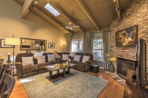 Tahoe Family Condo w/ Private Deck & Fireplace! Condominio in Incline Village