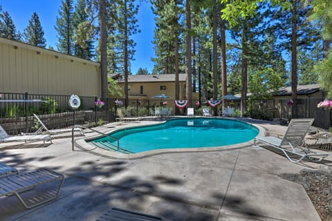 Tahoe Condo ~ 1 Mi to Diamond Peak Ski Resort! Apartment in Incline Village