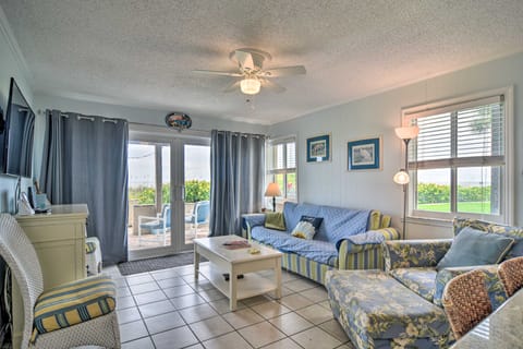 Breezy Belleair Beach Condo - 12 Steps to Shore! Apartment in Belleair Beach