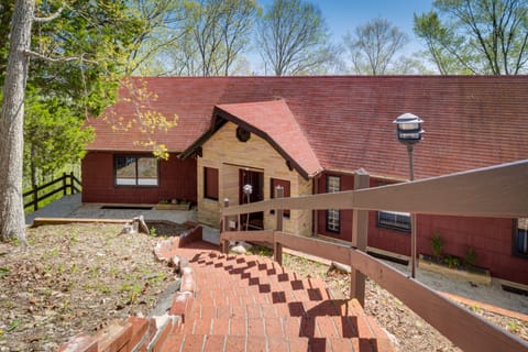 'Ledge Lodge' Burkesville Getaway: Pool & Views! Haus in Burkesville