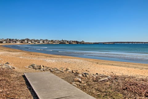 Narragansett Home-Deck, Ocean Views & Beach Access House in Narragansett Beach