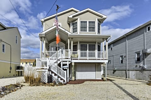 New Jersey Home - Deck, Grill & Walkable to Beach! Casa in Ship Bottom
