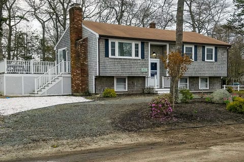 East Wareham Home w/ View & Access to Mill Pond! Casa in Wareham