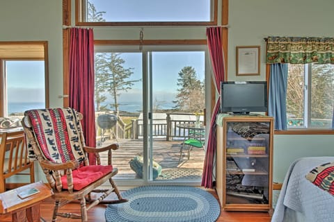 'A Room with a View' Outdoorsman's Paradise on PoW Condo in Prince of Wales Island