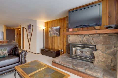 Winter Park Condo w/ Hot Tubs, 4 Mi to Ski Resort! Apartment in Fraser