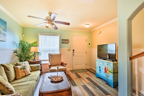 Spacious Port Aransas Condo Near Beach & Golfing Apartment in Port Aransas