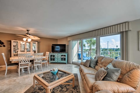 Indian Shores Condo w/ 2 Balconies & Pool Access! Apartment in Indian Shores