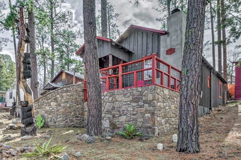 'Enchanted Antler' Rustic Cabin 3 Mi to Ski Apache House in Ruidoso