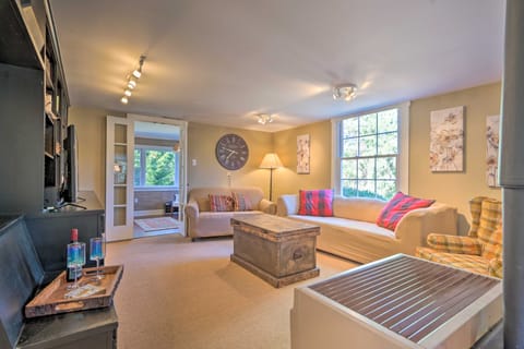 3-Acre Lodge w/ Snowmobile & Four-Wheeling Trails House in Allegheny River