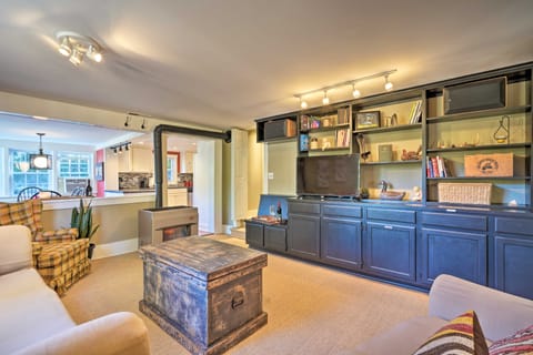 3-Acre Lodge w/ Snowmobile & Four-Wheeling Trails House in Allegheny River