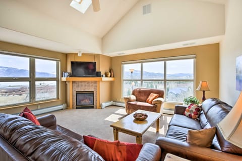 Cozy Frisco Condo: 360 Mtn Views & Shared Hot Tub! Appartamento in Frisco