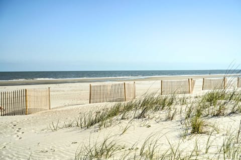 Family Beach Retreat w/ Balcony, Walk to Shore! Apartment in South Forest Beach