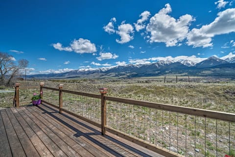 Mtn-View Cabin 40 Mi to Yellowstone Ntl Park! House in Pray