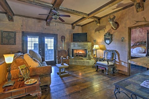 Murphy Castle Vacation Rental w/ Private Hot Tub Chalet in Tennessee