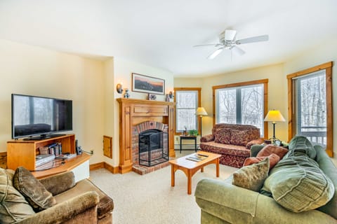 Inviting Ski-in/Ski-out Condo at Jay Peak Resort! Wohnung in Jay