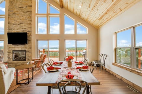 Luxe Table Rock Lake Vacation Rental Home House in Table Rock Lake