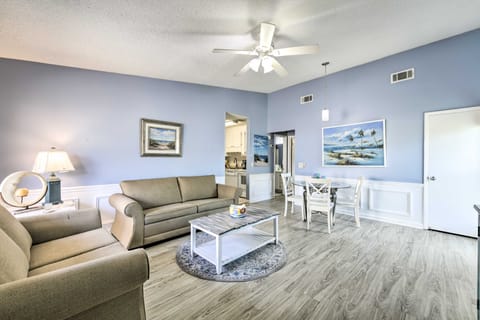 Panama City Beach Condo w/ Patio & Pool Access! Apartment in Panama City Beach