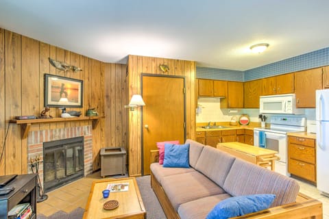 Clearwater Lake Getaway w/ Shared Pool & Boat Dock Condo in Clearwater Lake