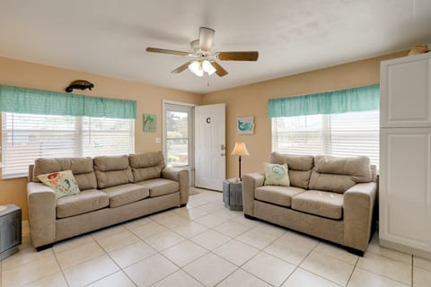 Cute Apt w/Backyard & Grill - Steps to Cocoa Beach Appartamento in Cape Canaveral