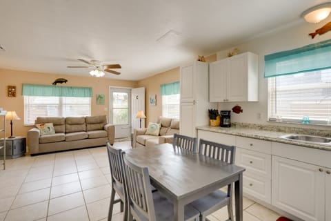Cute Apt w/Backyard & Grill - Steps to Cocoa Beach Wohnung in Cape Canaveral