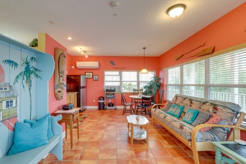 Vibrant Condo - Walk to Indian Rocks Beach! Apartment in Indian Rocks Beach