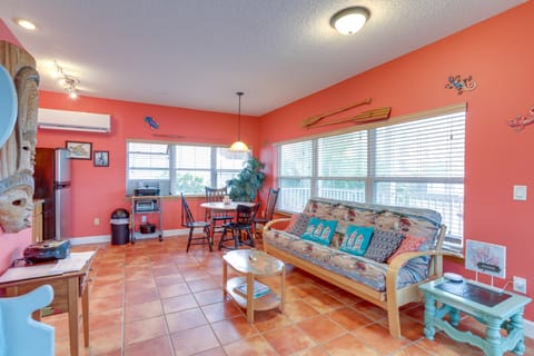 Vibrant Condo - Walk to Indian Rocks Beach! Apartment in Indian Rocks Beach