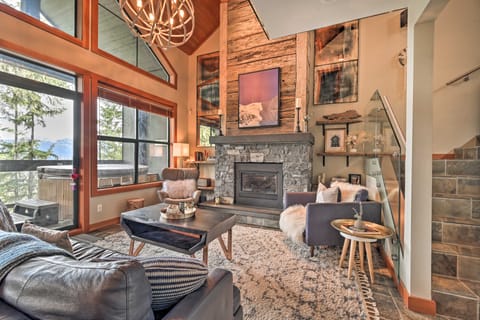 Whistler Mtn Chalet in Ski-In/Ski-Out Neighborhood Apartment in Whistler