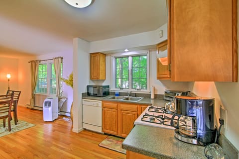 Walk to Dining: Downtown Lenox Guest House! House in Lenox