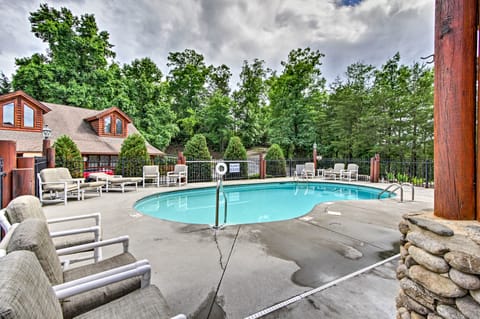 'High Above It All' Condo w/ Resort Amenity Access Apartment in Pigeon Forge