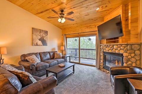 Mountain-View Condo w/ Deck: Walk to Grand Lake Apartment in Grand Lake