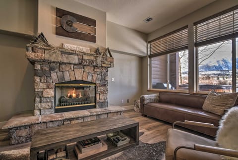 Silverthorne Waterfront Home: Hot Tub & Mtn View! Apartment in Silverthorne