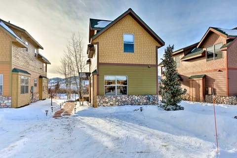 Riverfront Cabin, 4 Mi to Granby Ranch House in Granby