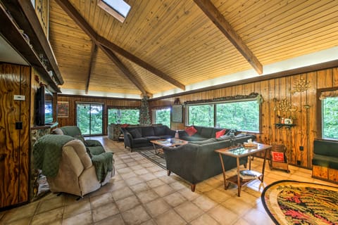 'Pine Lodge Cabin' on 450 Acres in Ozark Mountains House in Buffalo River