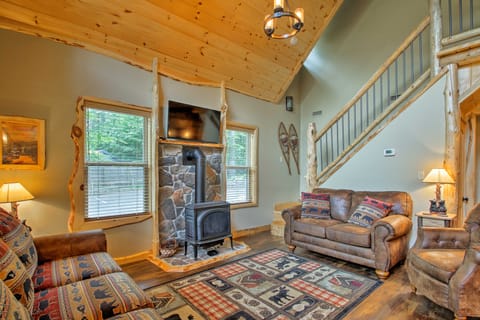 Timber Home: Walk to Slopes & N Conway Shops! Maison in North Conway