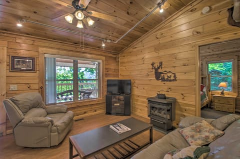 Peaceful Bryson City Cabin w/ Porch & Hot Tub House in Fontana Lake
