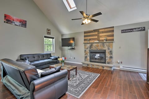 Retreat w/ Fire Pit & Game Room, 7 Mi to Camelback Casa in Tunkhannock Township