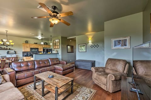 Show Low Retreat w/ Deck, Grill & Mountain Views Condominio in Show Low