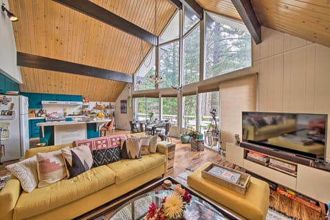 Lake Arrowhead A-Frame House w/ Private Hot Tub! House in Lake Arrowhead