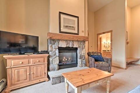 Keystone Ski Condo w/ Mtn View - Walk to Gondola! Apartment in Keystone