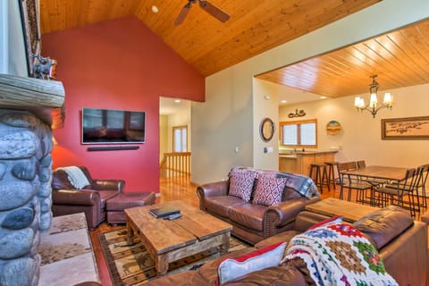 Steamboat Springs Townhome: 1 Block to Ski Lifts! Apartment in Steamboat Springs