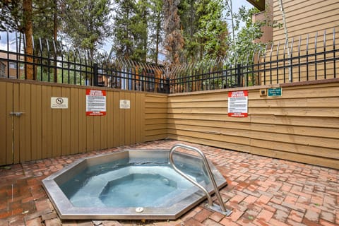 Modern Breckenridge Condo, Deck + Spa Access! Apartment in Breckenridge