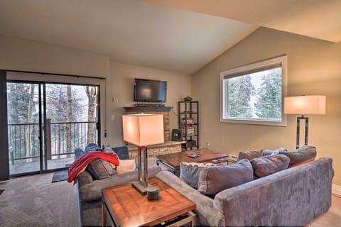 Modern Breckenridge Condo, Deck + Spa Access! Apartment in Breckenridge