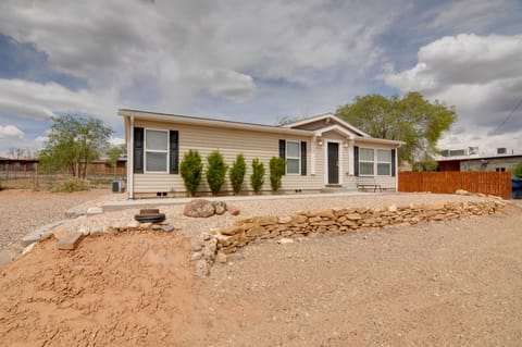 Escalante Home w/ Hot Tub - Near Nat'l Parks! House in Escalante