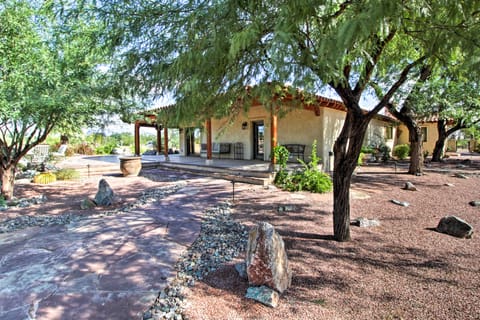 Luxe Tucson Vineyard Home w/ Views & Fire Pit Casa in Tortolita